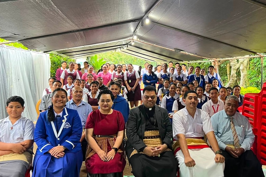 Fānauako ‘Ia Sisu gathering